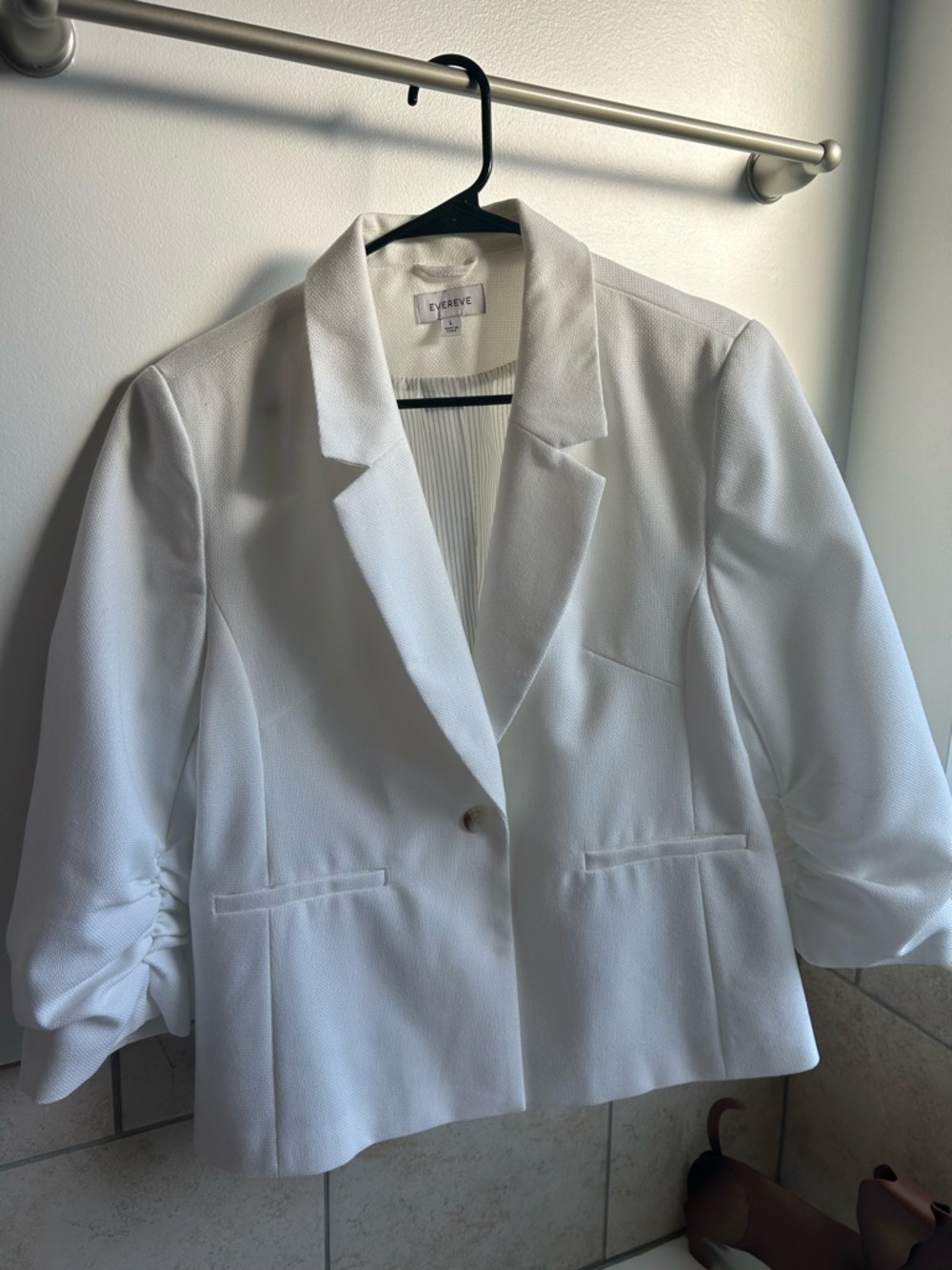 Evereve White Tailored Single-Button Blazer - Picture 4 of 5